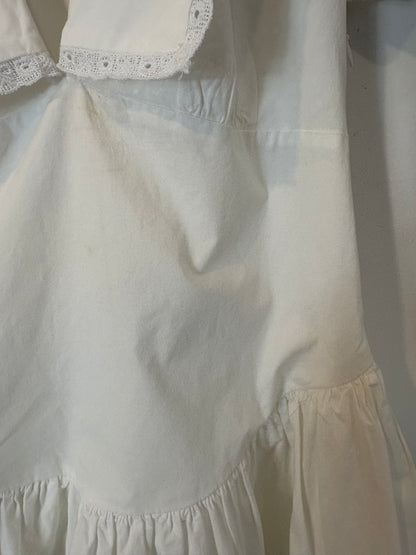 ZARA. Vestido blanco cuello