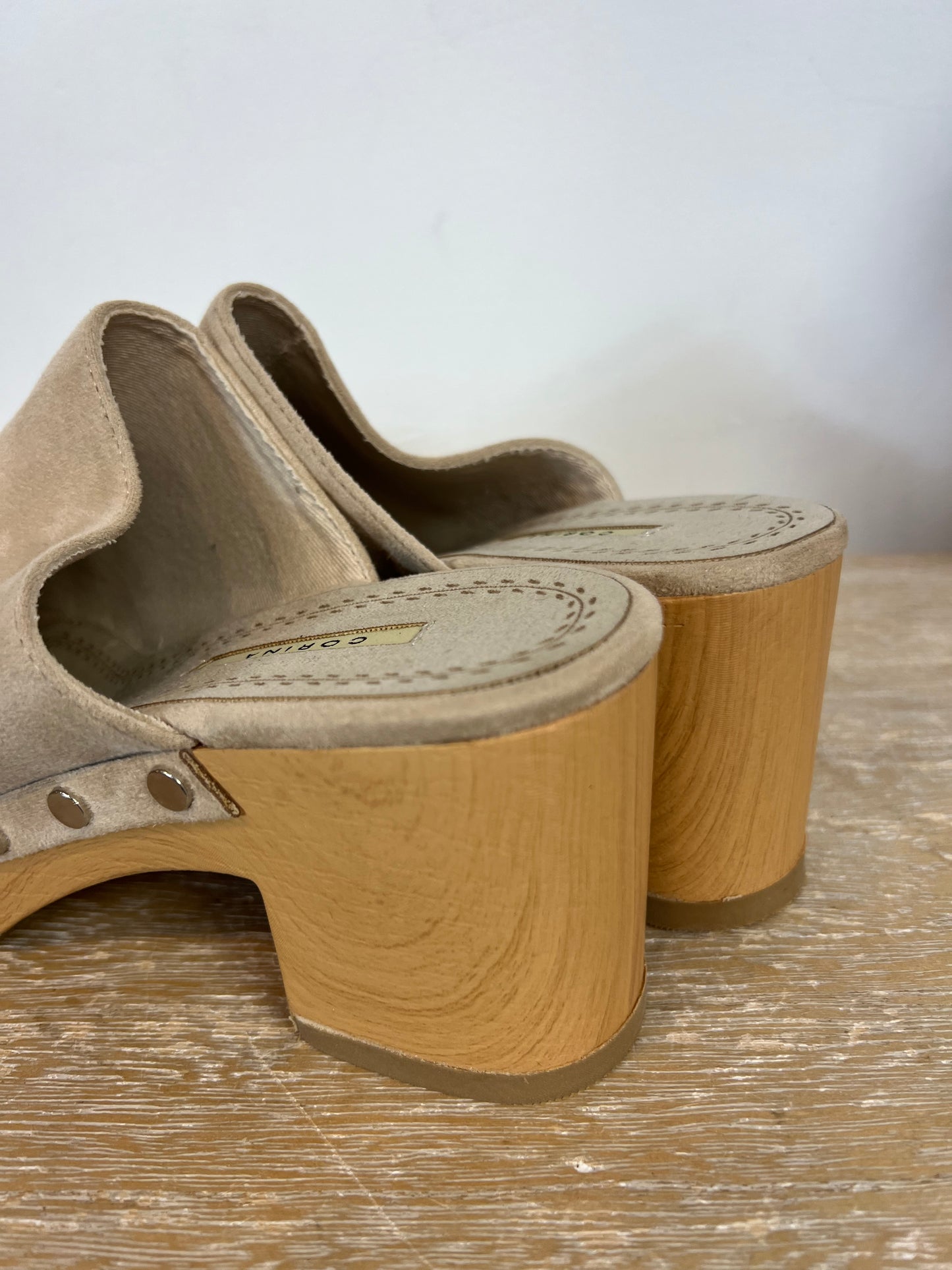 CORINA. Beige heeled clogs. T 36