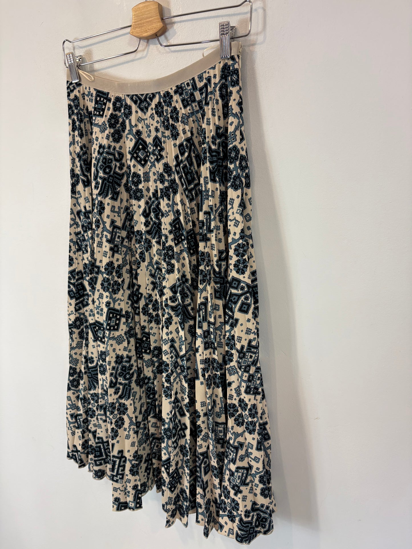 VANESSA BRUNO. Falda midi plisada estampada azules