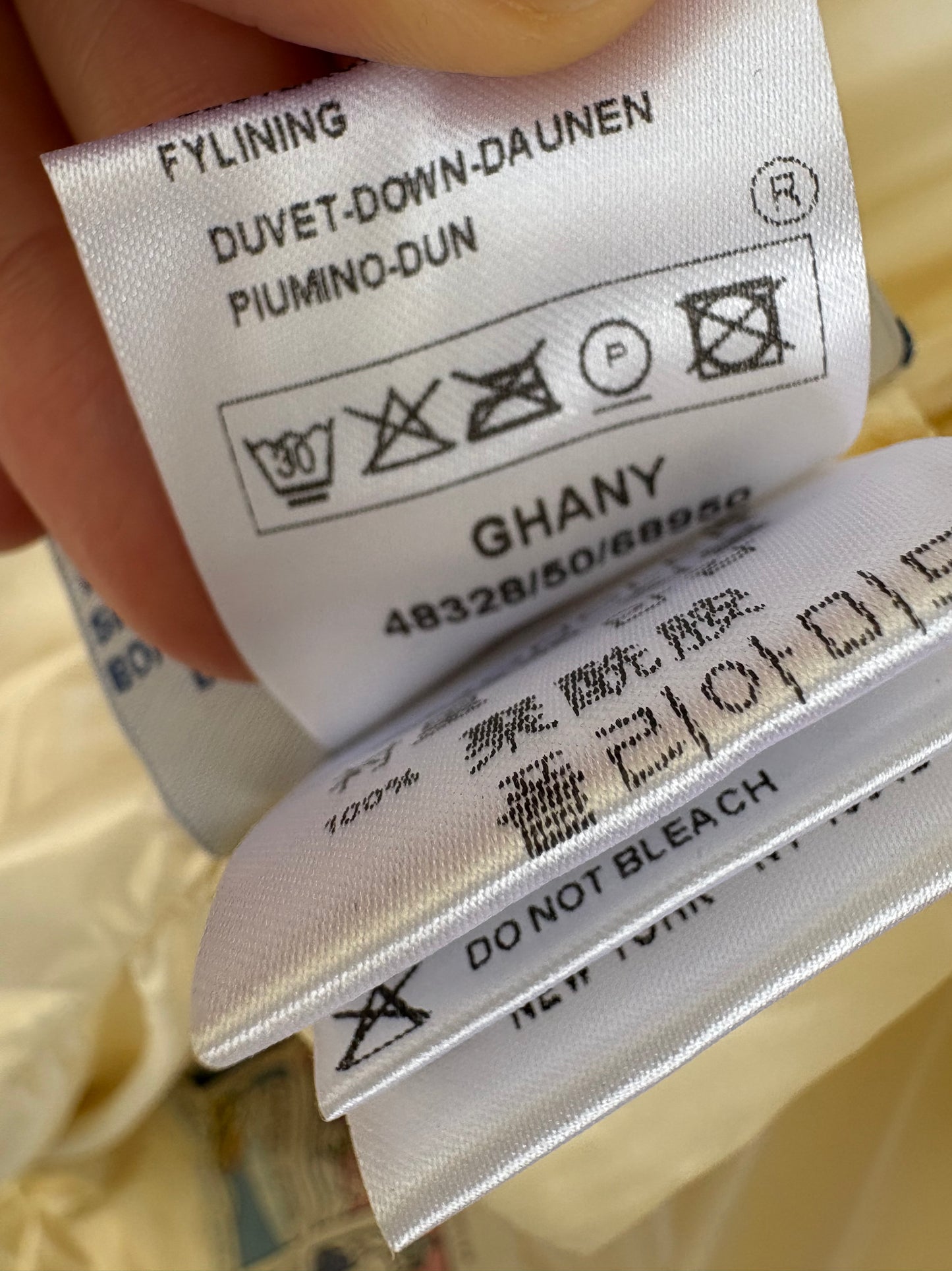 MONCLER. Chaleco ligero beige claro . T 2 (S/M)