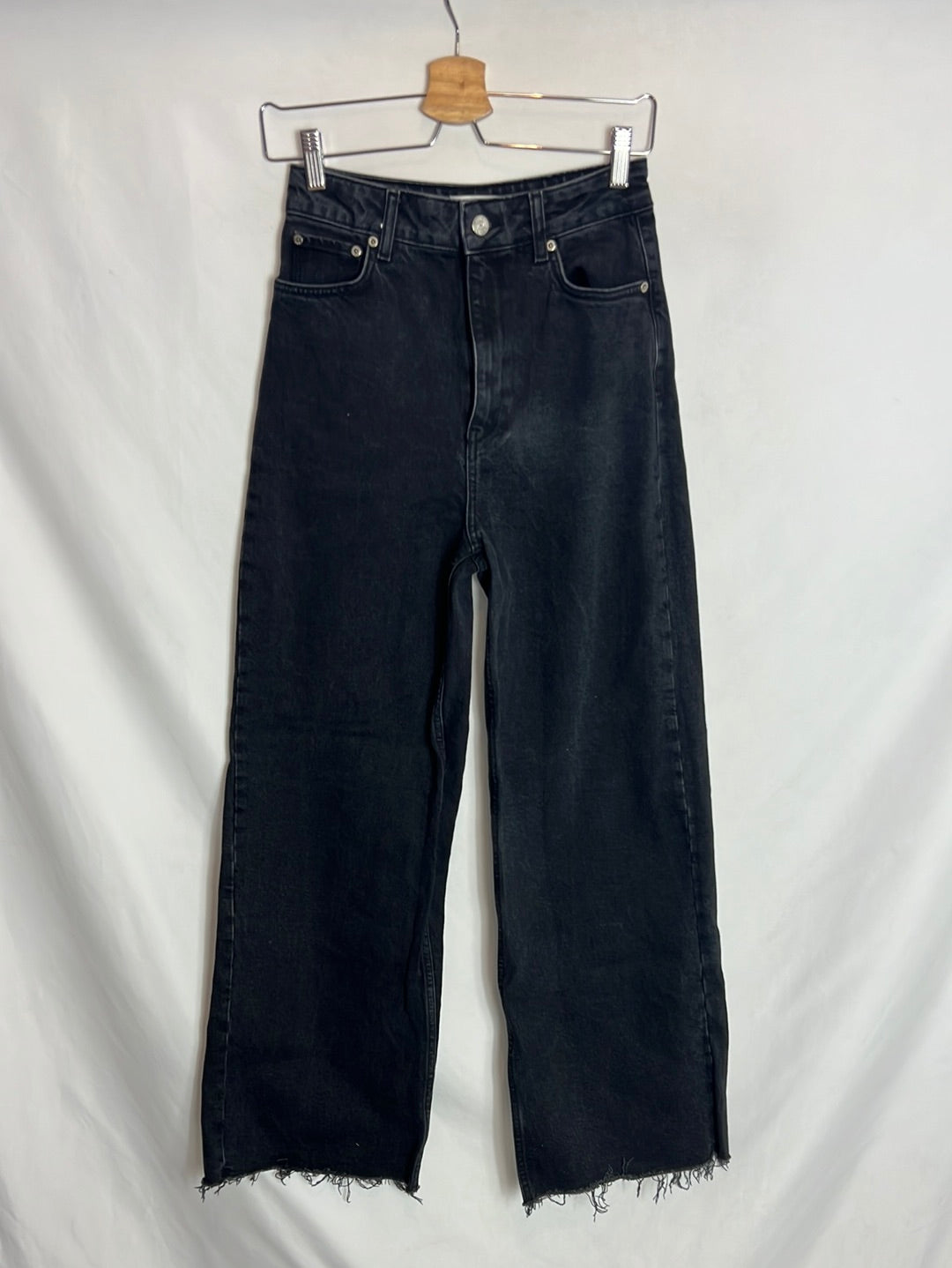 MANGO. Pantalón denim negro T.38