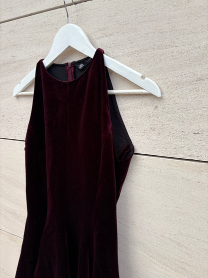ZARA. Vestido corto terciopelo burdeos