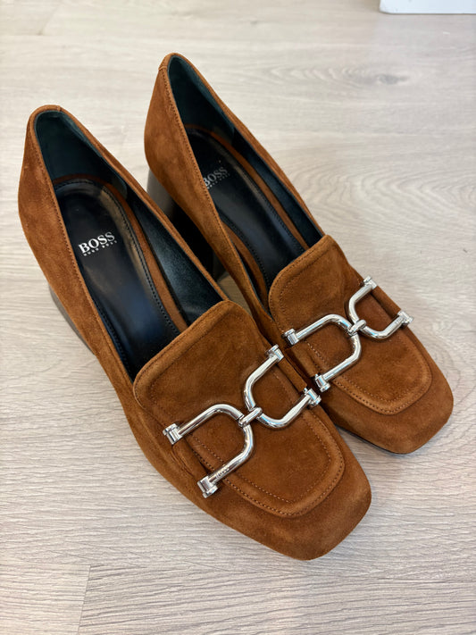 HUGO BOSS. Zapatos tacón piel hebilla