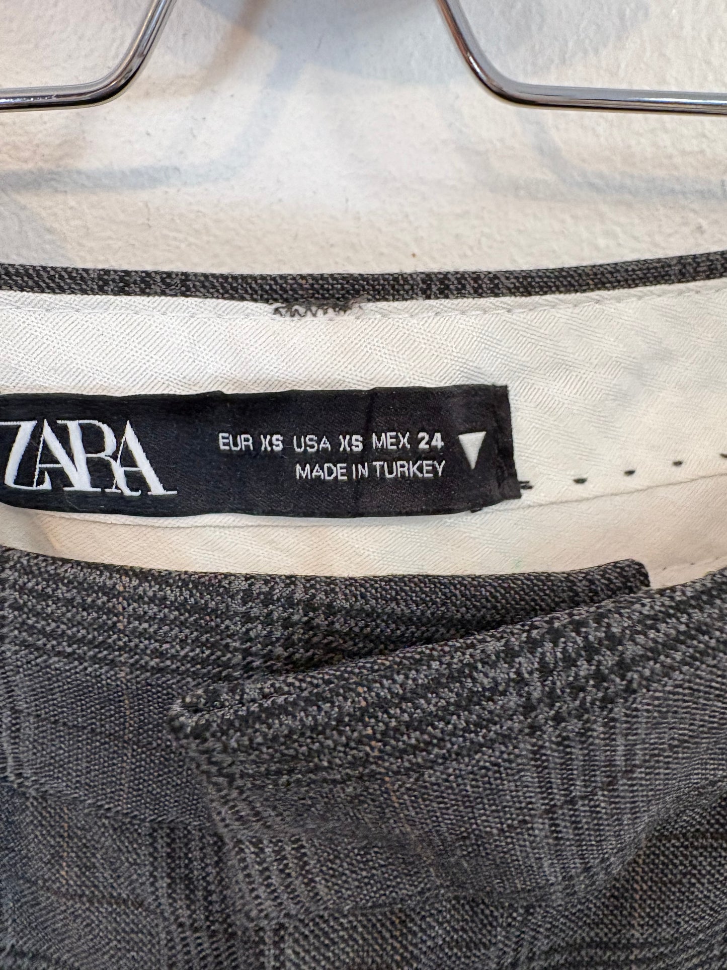 ZARA. Grey checked tailored trousers. Size XS