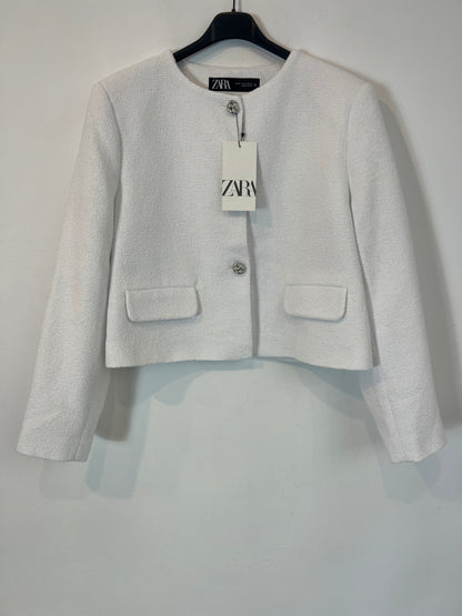 ZARA. Chaqueta blanca textura detalle botones. T XL