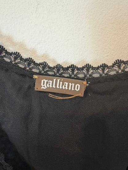 GALLIANO. Vestido de seda bordados y abalorios