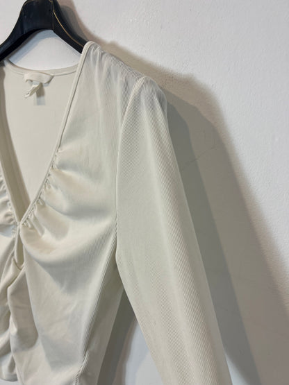 H&M. Top blanco canalé abertura. T M