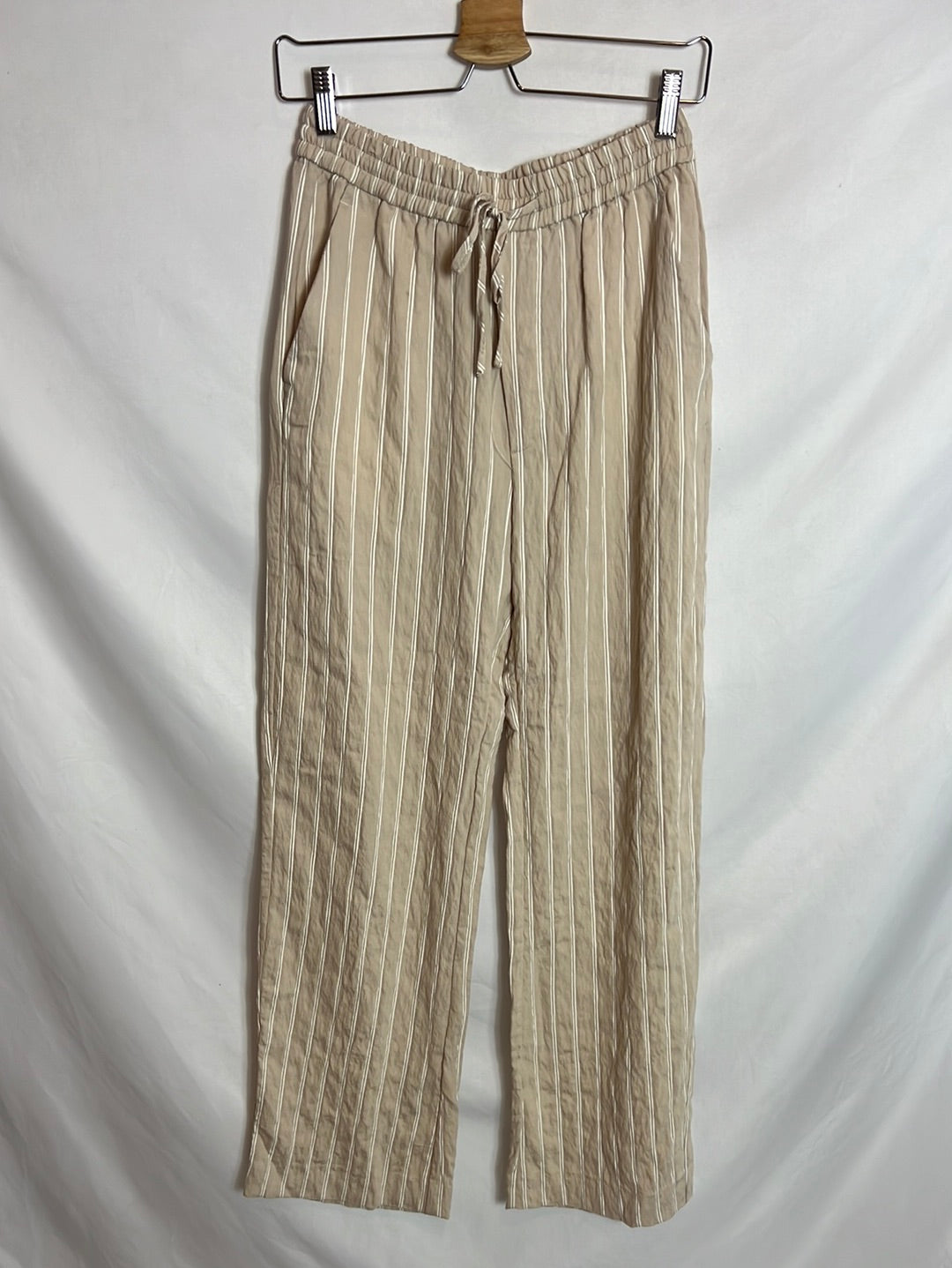 ZARA. Textured beige trousers. TS
