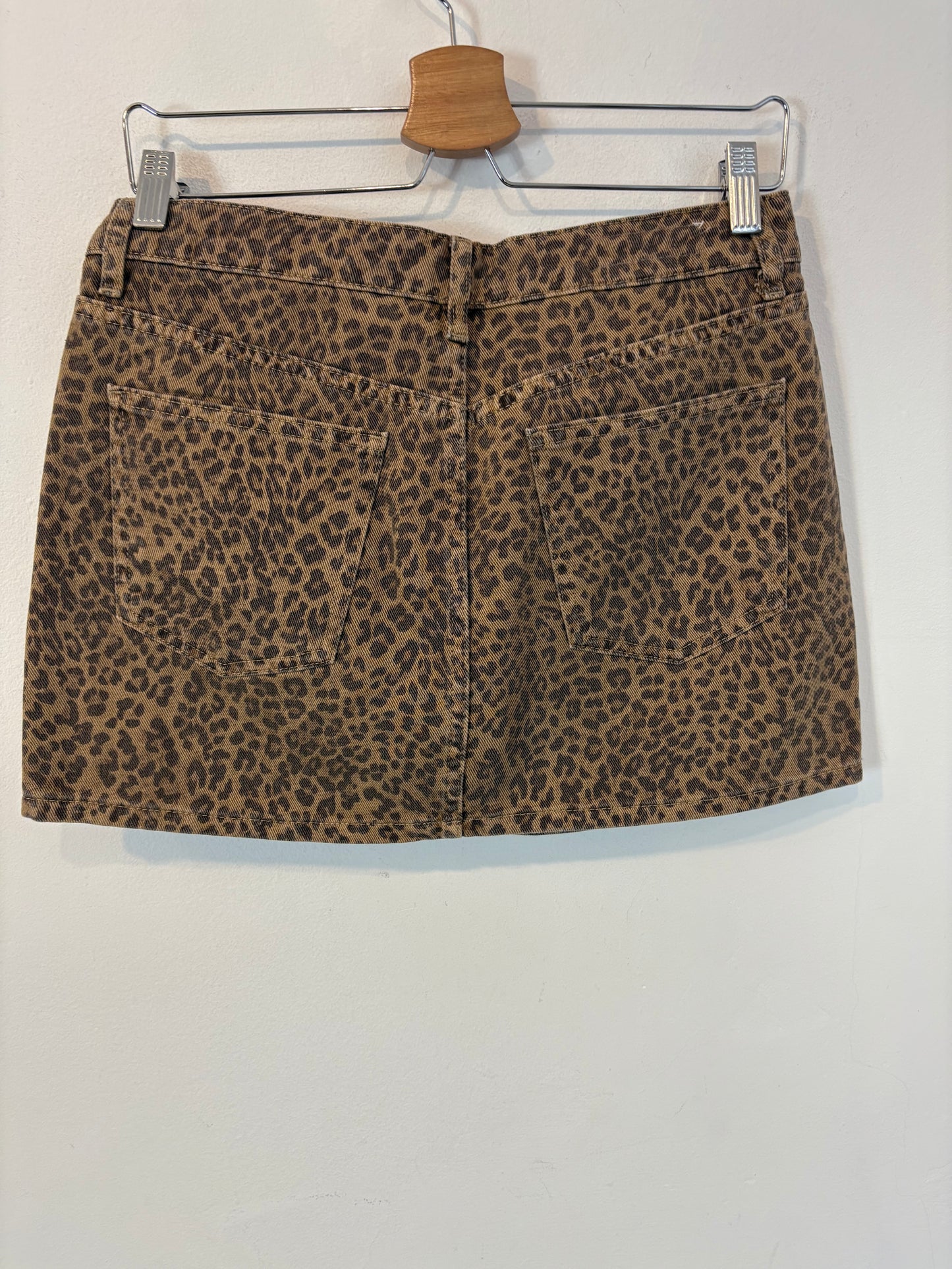 ZARA. Falda denim animal print abotonada