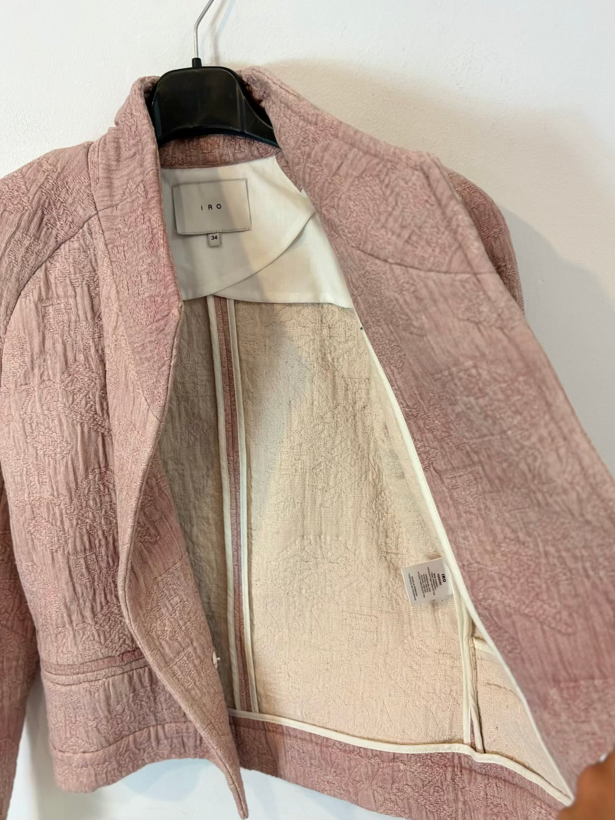 IRO. Chaqueta rosa textura bordados