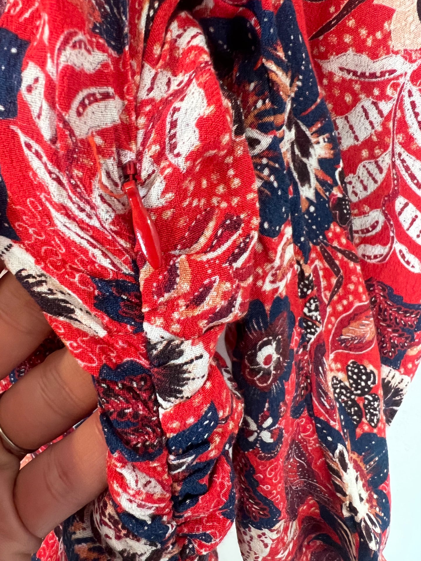 SOPHIE AND LUCIE. Vestido midi rojo estampado. T 38