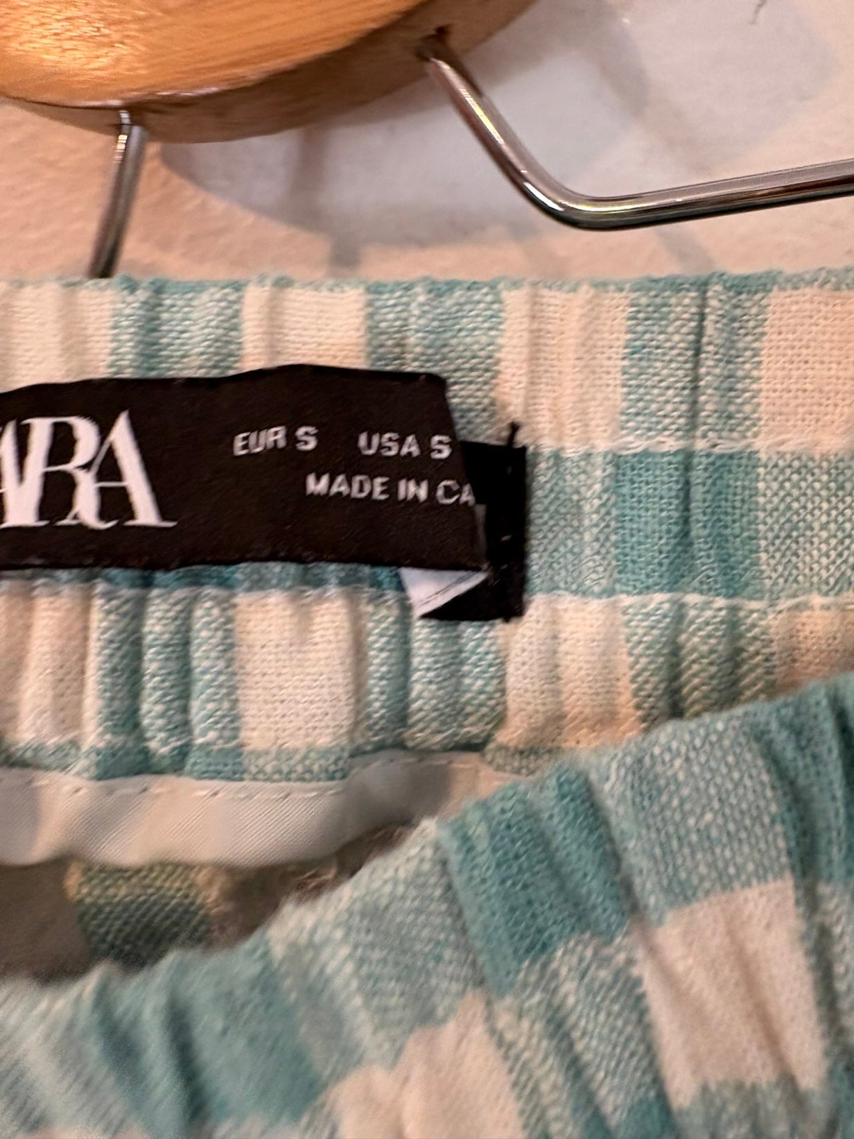 ZARA. Bermuda lino bolsillo en azul turquesa
