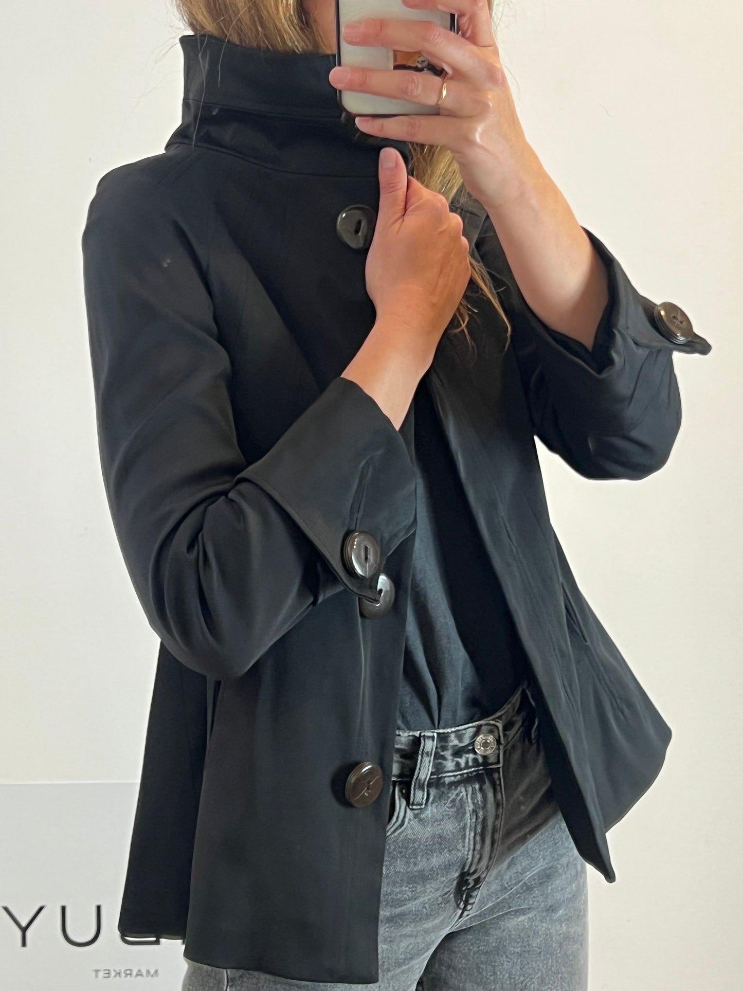 ZARA. Chaqueta negra textura detalle botones. T XS