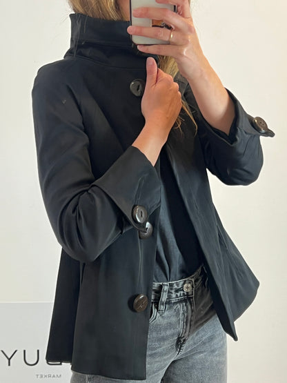 ZARA. Chaqueta negra textura detalle botones. T XS