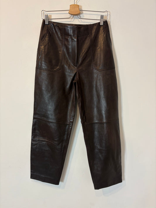 MASSIMO DUTTI. Pantalón marrón chocolate en piel