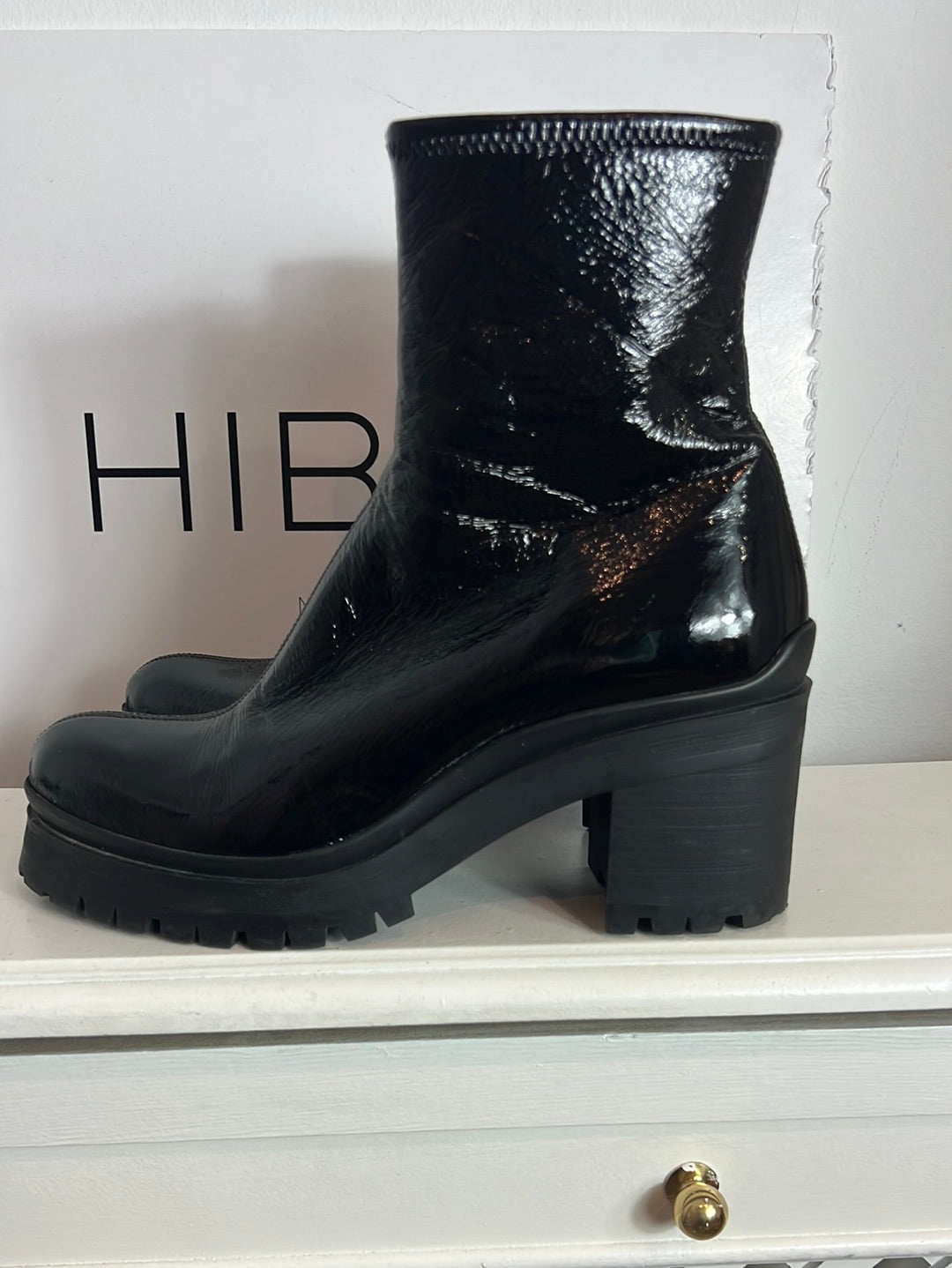 MIU MIU . Botines negros textura. T 39