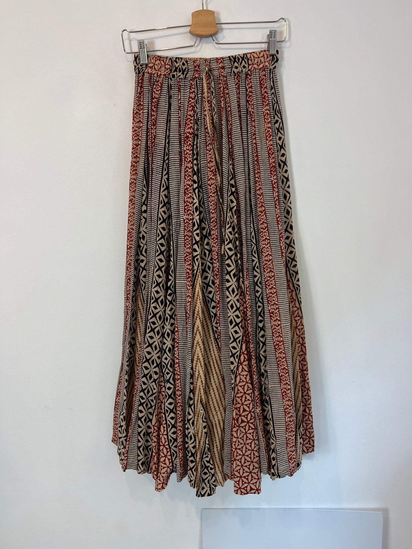 MANGALAM. Falda midi étnica fluida T.u(S)