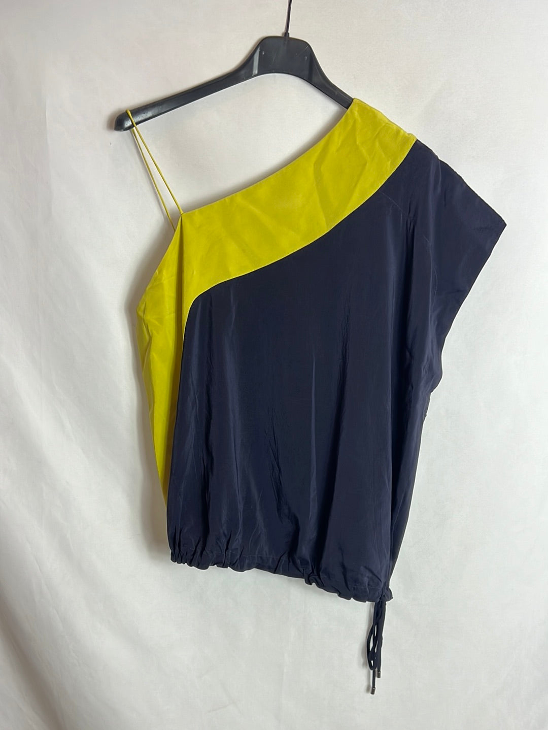 BARBARA BUI. Two-tone silk asymmetrical top. T 38