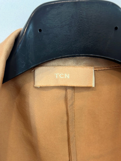 TCN. Camel silk fluid blazer. TM