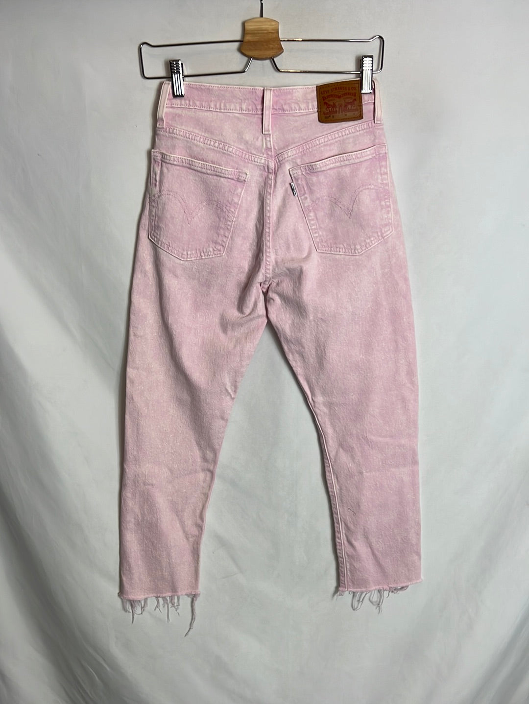 LEVI´S. Pantalón vaquero rosa efecto desgastado 501. T 24 (34)