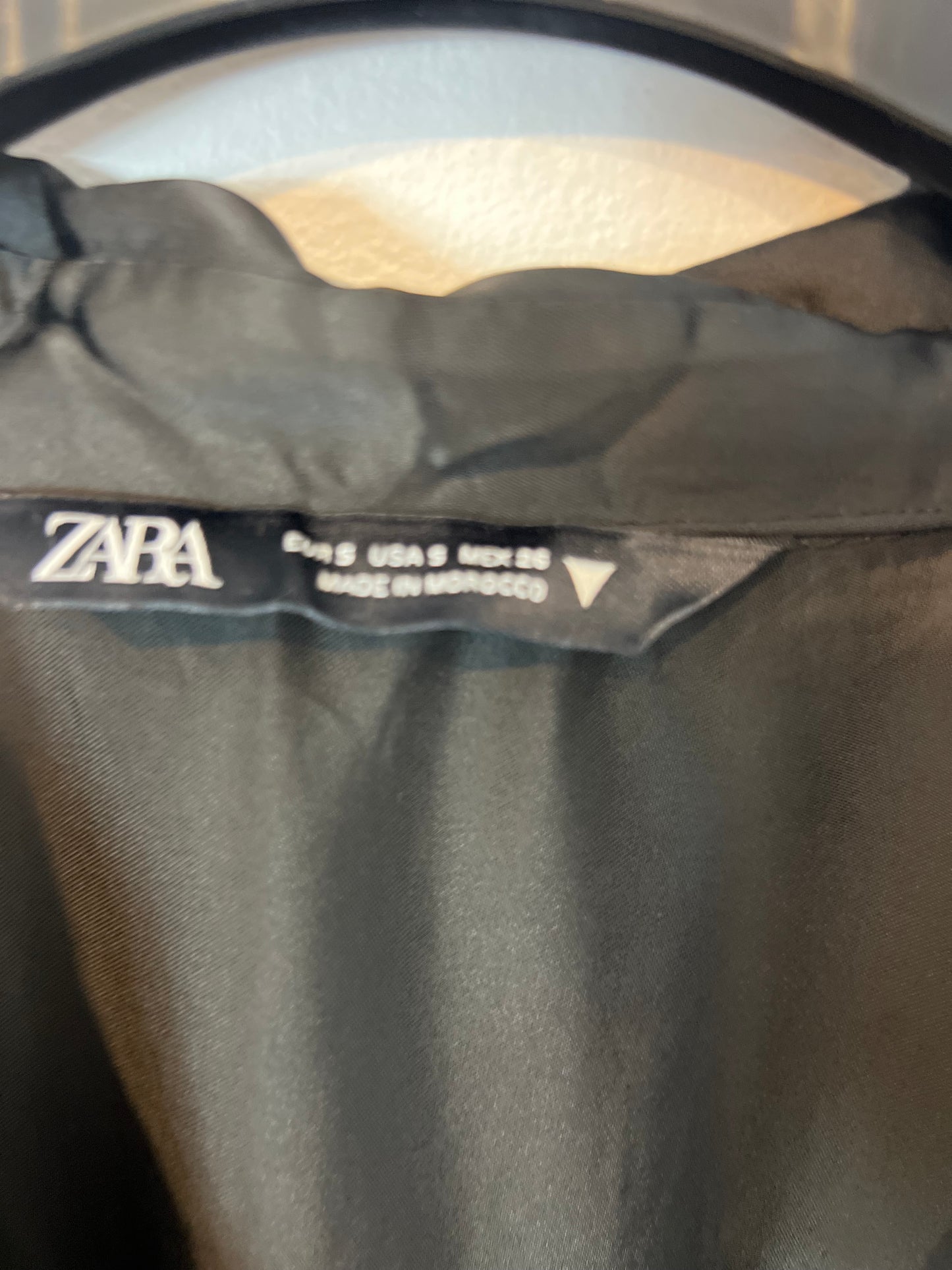 ZARA. Vestido negro satinado  T.s