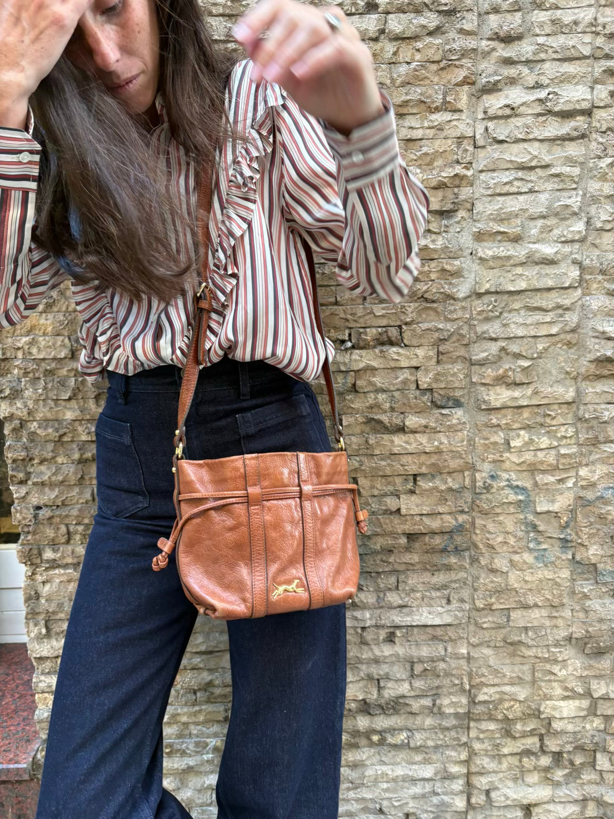 BIMBA Y LOLA. Bolso camel piel asa larga