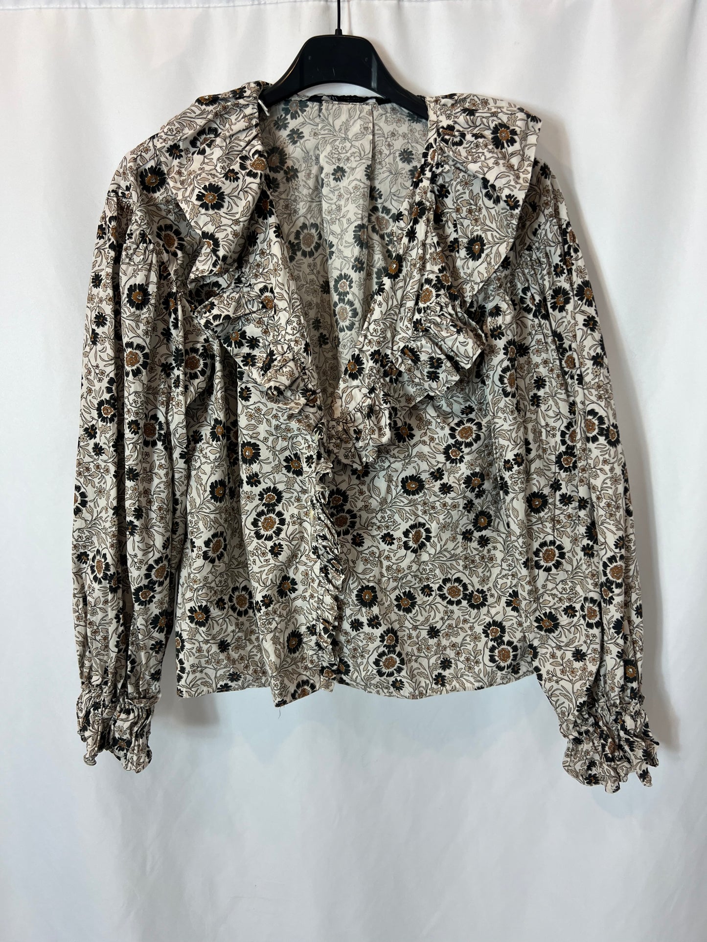 ZARA. Beige floral blouse T.xs