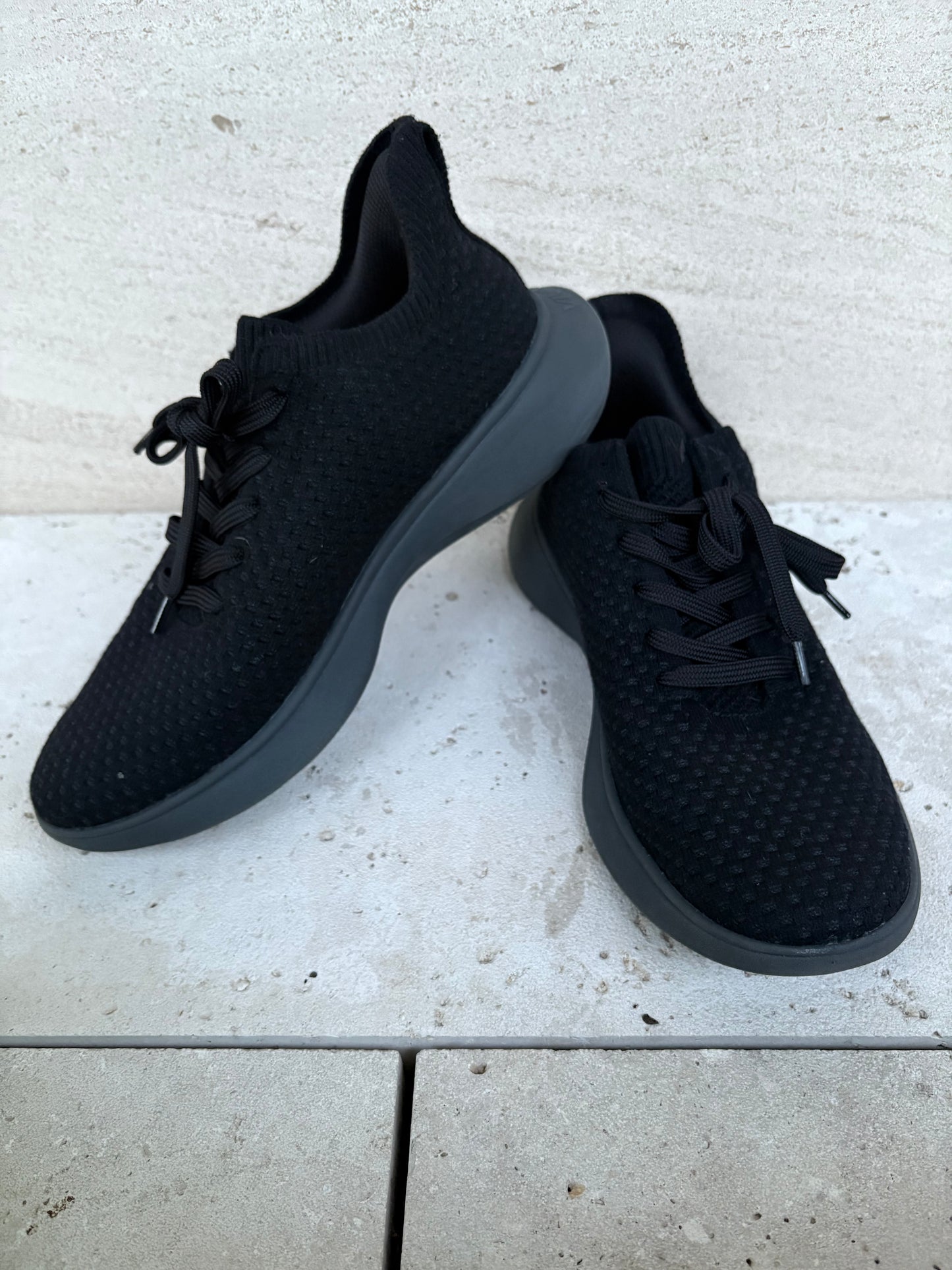 VIVAIA. Zapatillas textura en negro