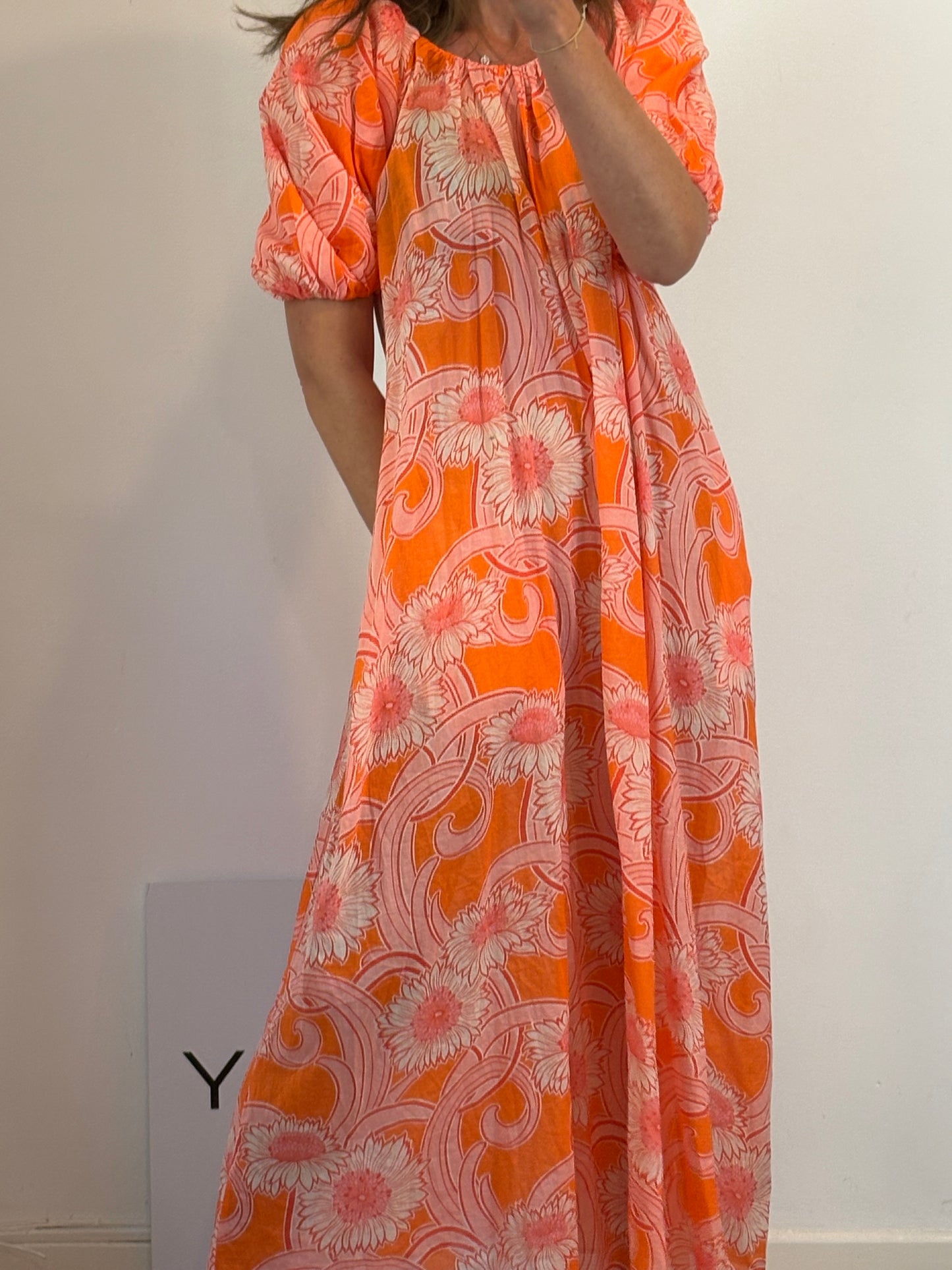 OTRAS. Vestido largo estampados naranjas. T S