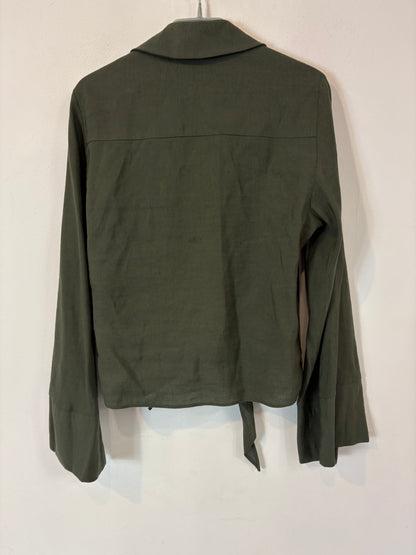 ZARA. Total look verde con lino