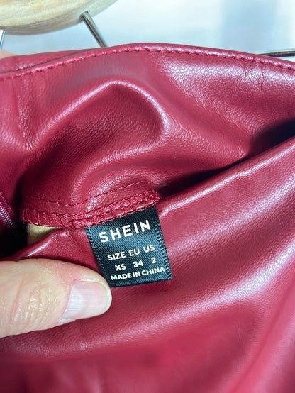 SHEIN. Total look efecto piel burdeos. T XS