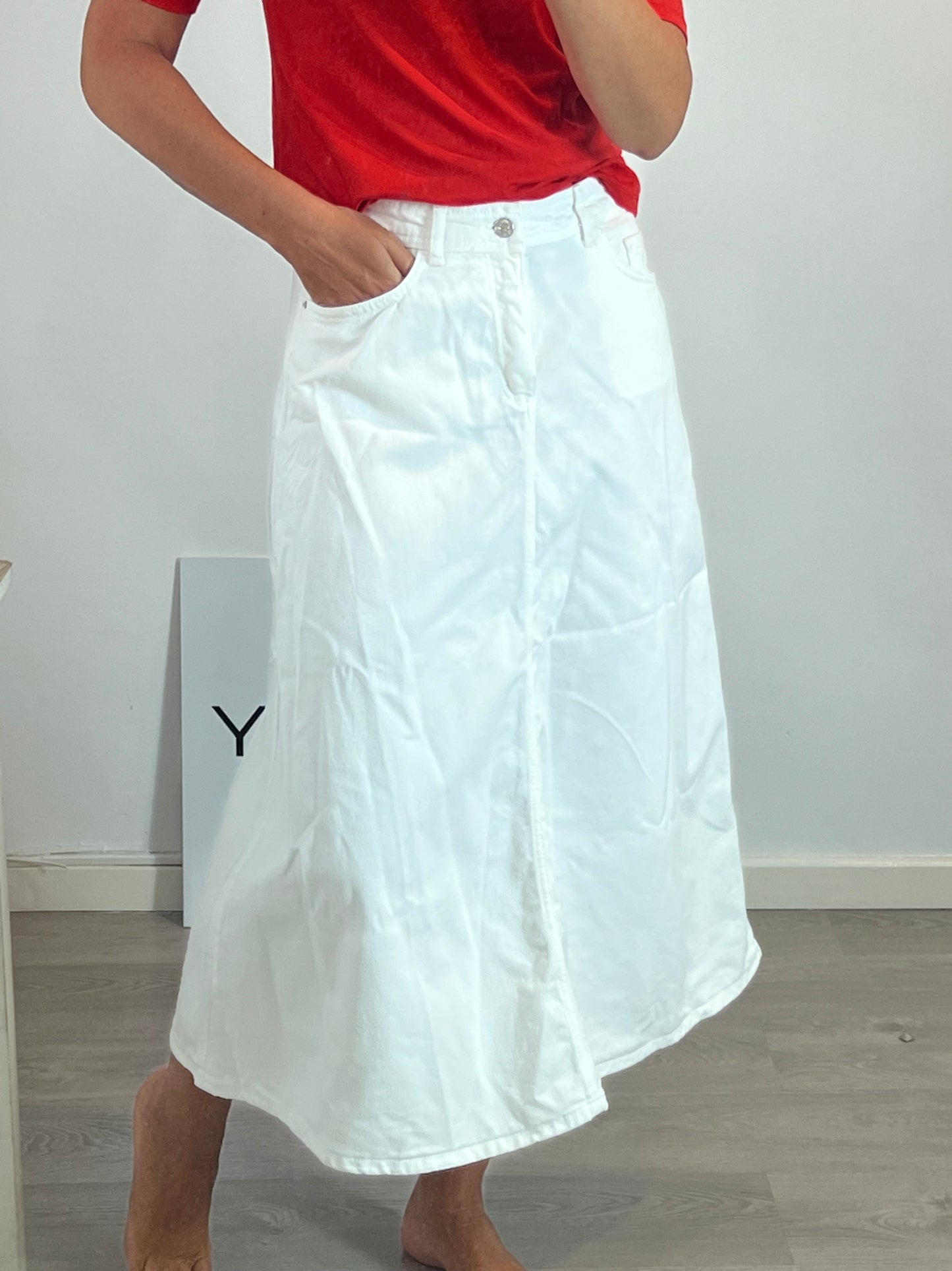 ZARA. Falda blanca denim midi. T M