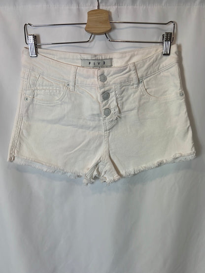 FIVE. White buttoned denim shorts. T 27 (38)