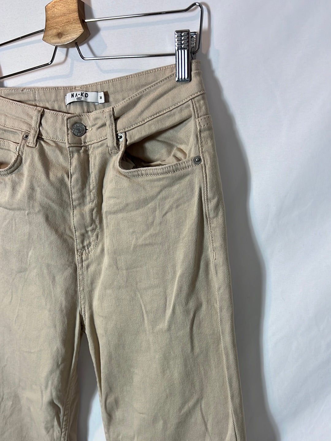 NA-KD. Pantalón denim beige T.38
