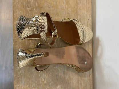 INTROPIA. Gold sandal size 40