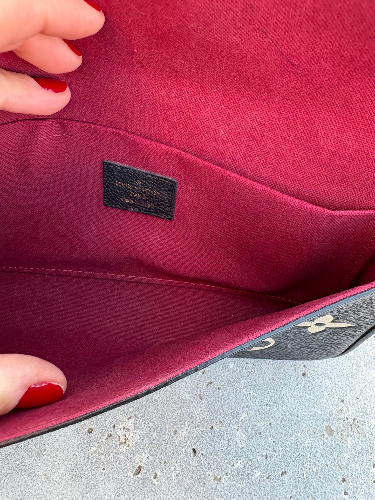 LOUIS VUITTON. Cartera de mano Félicie