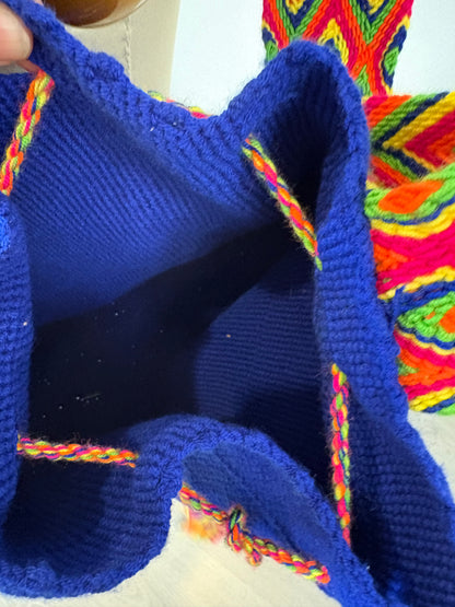 OTRAS. Bolso artesanal asa colores