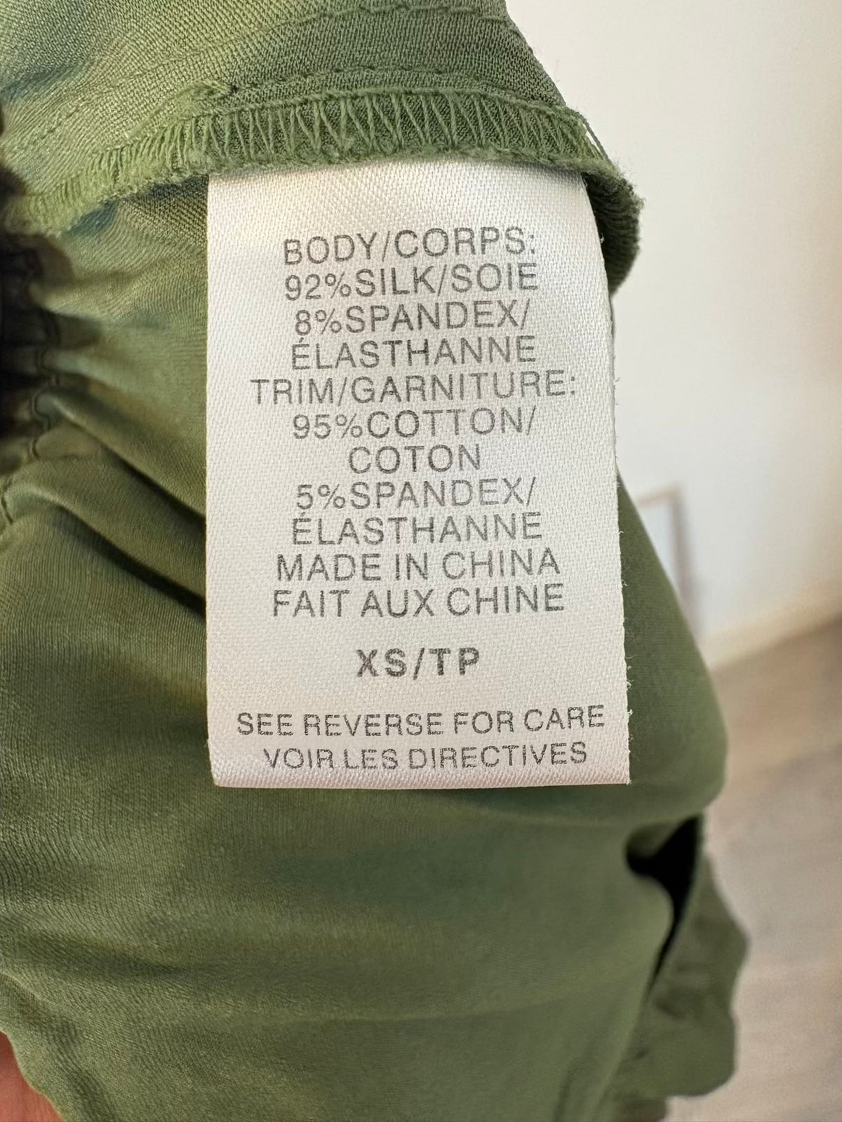 CAMI NYC. Pantalón verde seda bolsillos