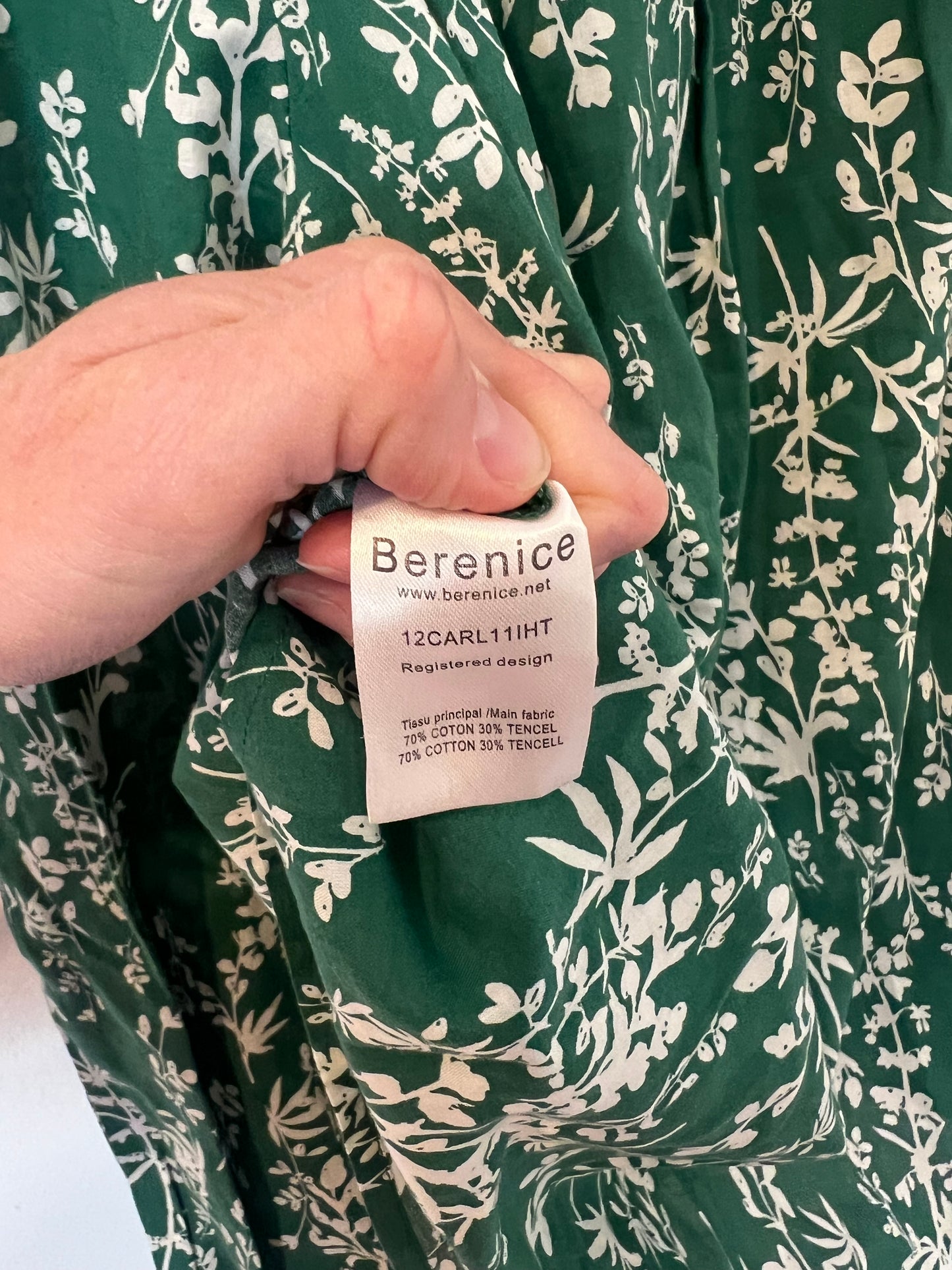 BERENICE. Blusa verde estampada