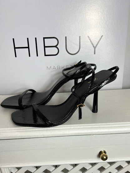 ZARA. Sandalias negras efecto serpiente T.40