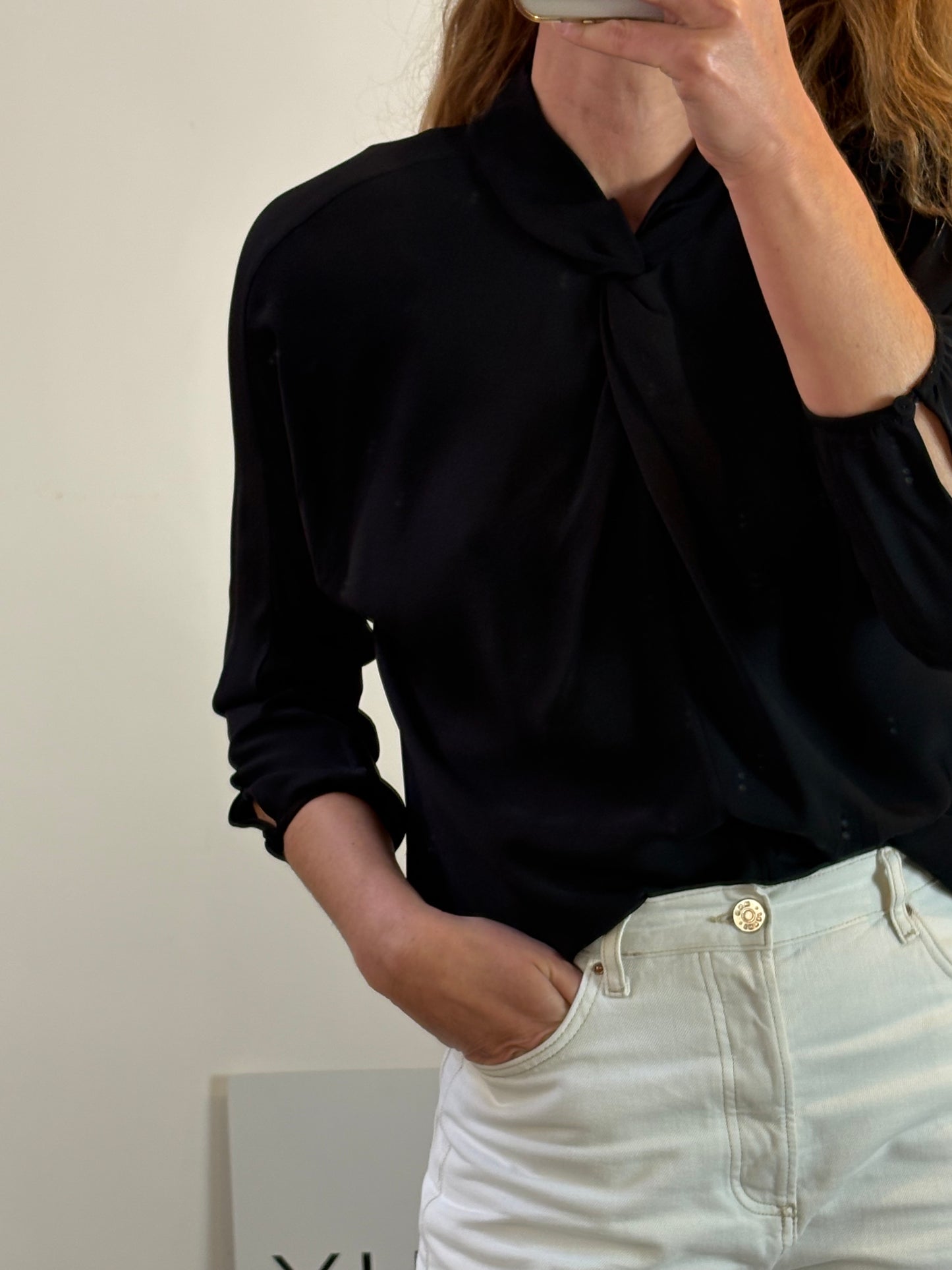 CAROLINA HERRERA. Blusa negra seda