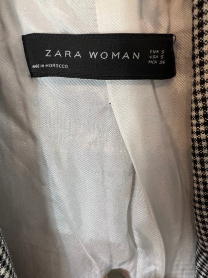 ZARA. Blazer con lino negra y blanca cuadros vichí T.s
