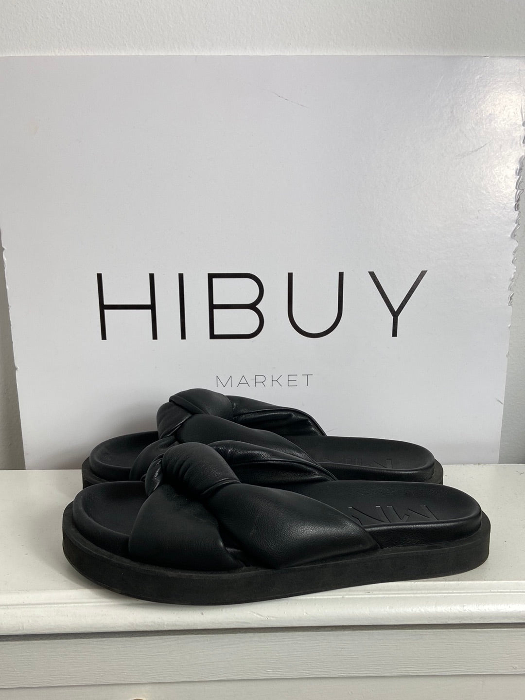 MANGO. Sandalia plana tira acolchada T.38