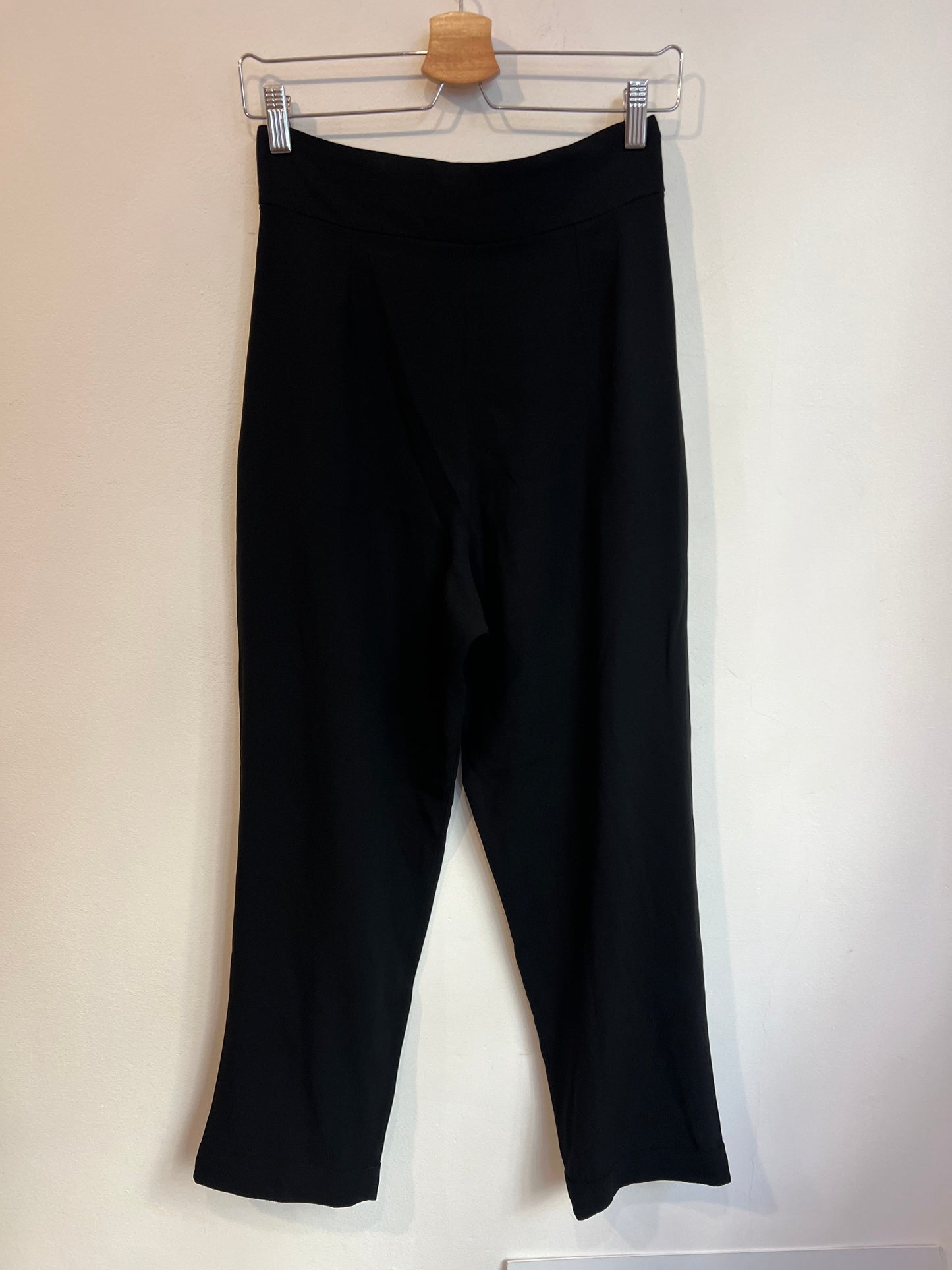 FERNANDO CLARÓ. Pantalón fluido negro pinzas. T XS/S