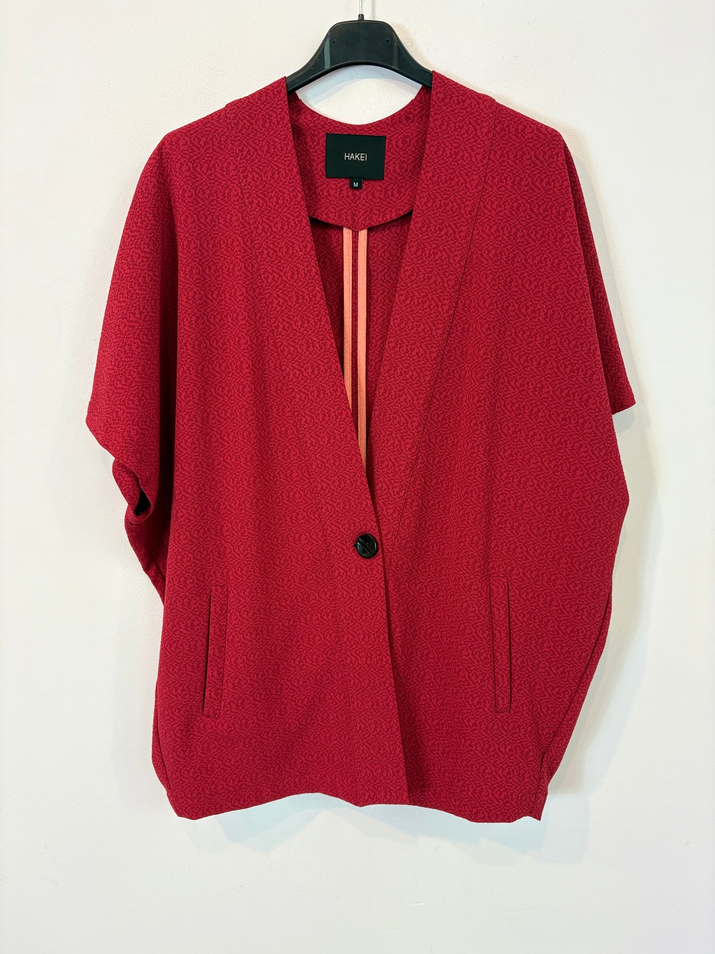 HAKEI. Chaqueta color vino textura. T M