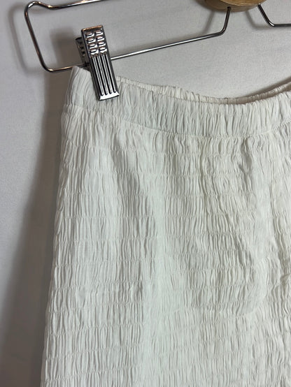 SHEIN. Pantalón corto blanco textura. T M