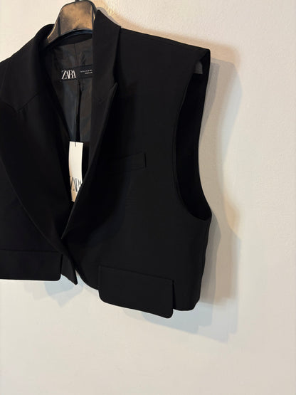 ZARA. Chaleco negro cropped