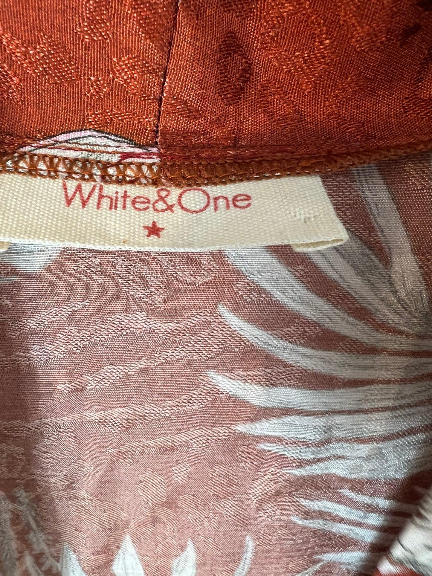 WHITE&amp;ONE. Tile flower kimono Tu(M)