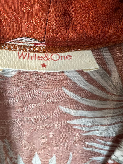 WHITE&amp;ONE. Tile flower kimono Tu(M)