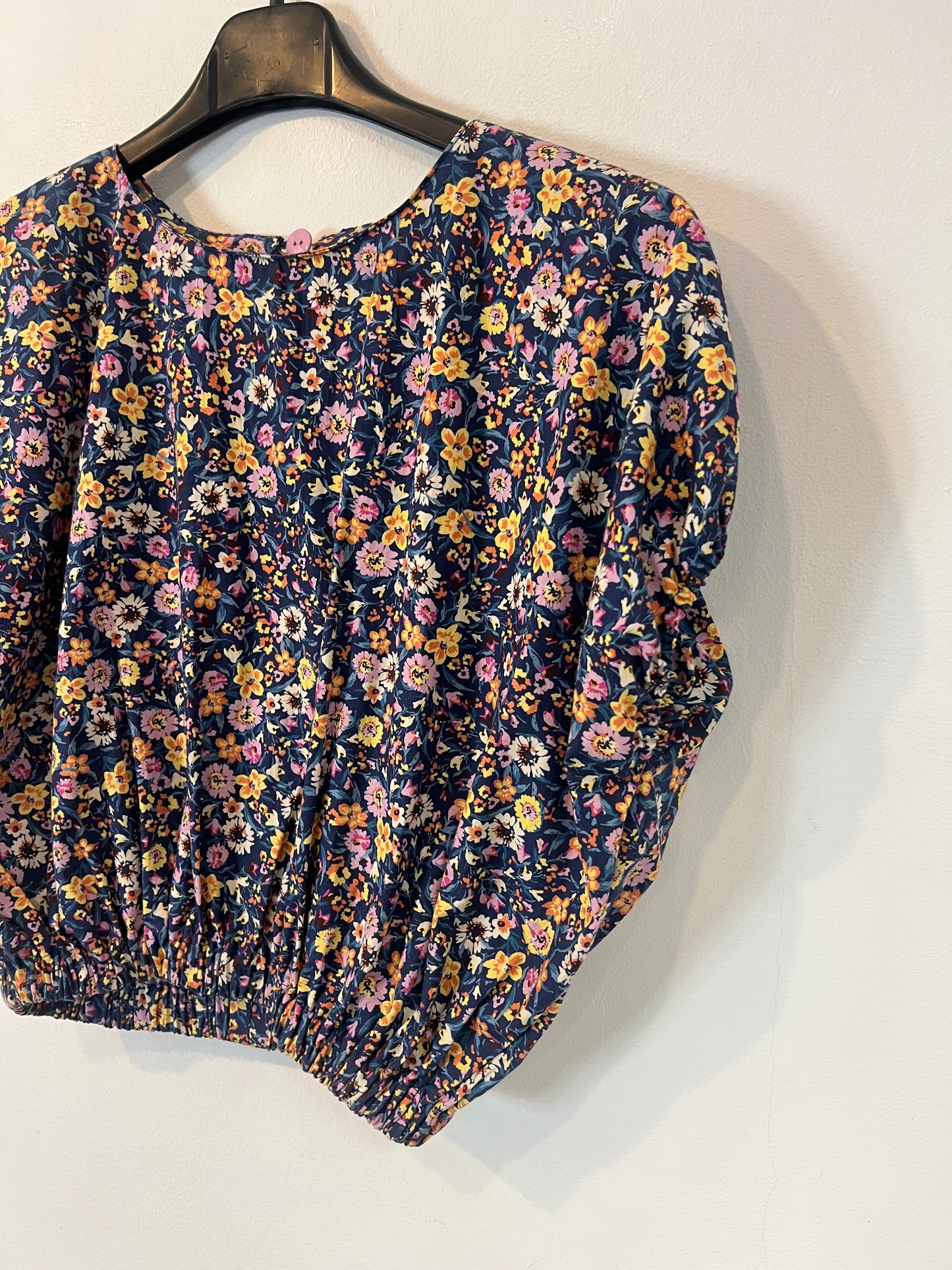 AMEÉ. Sleeveless fringed sweater S.(s)